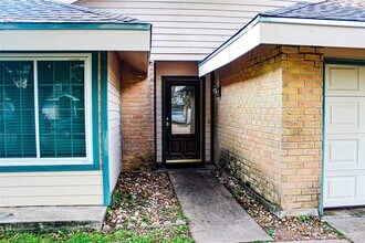 19734 Lake Hollow Ln in Houston, TX - Building Photo - Building Photo