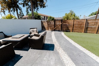 14836 Archwood St, Unit 14 in Los Angeles, CA - Building Photo - Building Photo