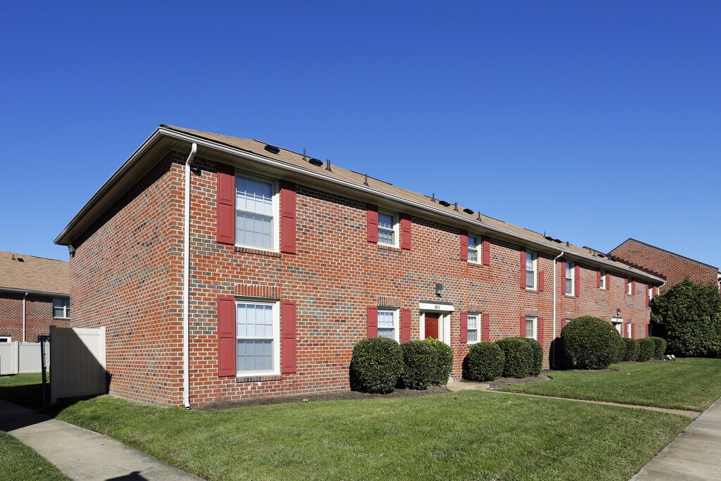 John's Creek Apartments in Hampton, VA