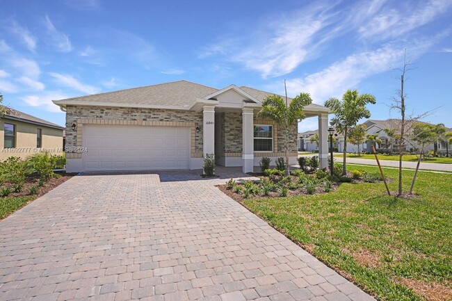 16845 Cayo Key Dr in Port Charlotte, FL - Foto de edificio - Building Photo