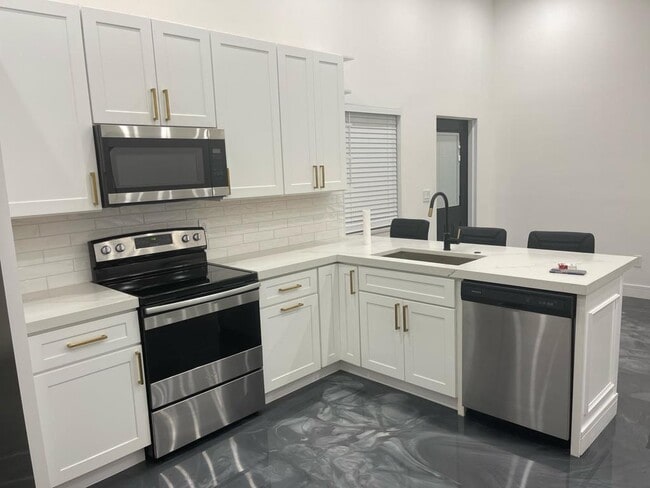 5527 Michlar Dr in Wellington, FL - Building Photo - Building Photo