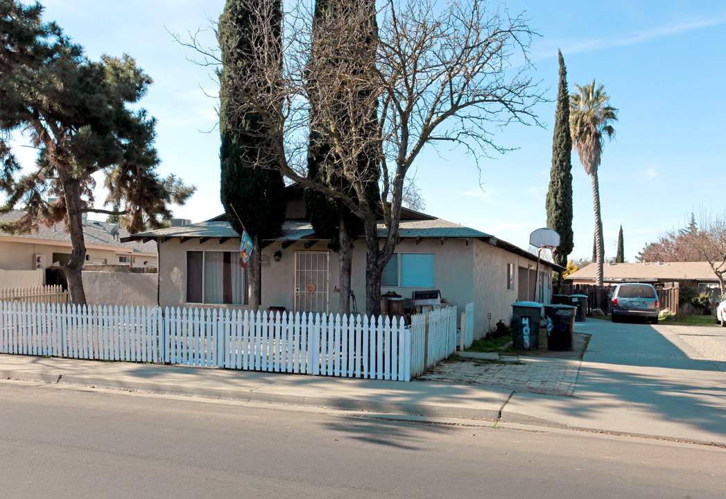 401-403 Riverside Dr in Modesto, CA - Building Photo