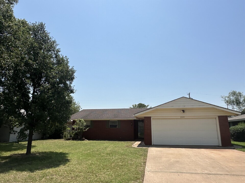 2315 Seminole St in Enid, OK - Building Photo
