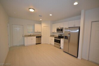 3312 Armstrong Ct in Ft. Myers, FL - Building Photo - Building Photo