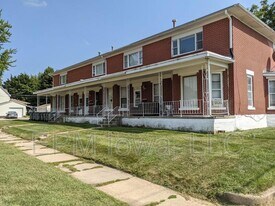 302 1st St SE in Oelwein, IA - Building Photo