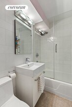 446 East 86th St in New York, NY - Foto de edificio - Building Photo