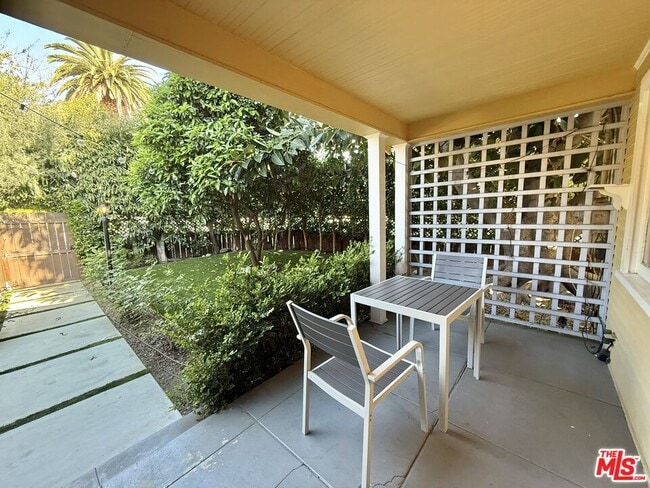 property at 901 N Orange Grove Ave