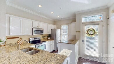 1009 Park West Dr in Charlotte, NC - Building Photo - Building Photo