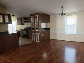 146 E Caroline St in Greenville, SC - Building Photo - Building Photo