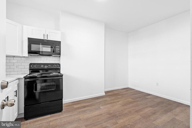 938 N 66th St in Philadelphia, PA - Building Photo - Building Photo