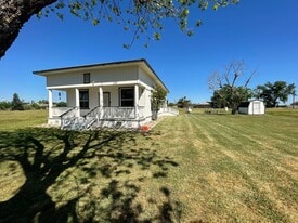 11125 Iowa St in Madera, CA - Building Photo