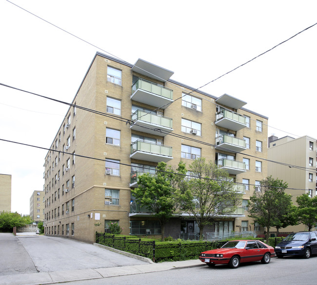 7 Glenburn Ave in Toronto, ON - Building Photo - Primary Photo