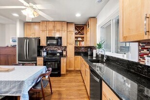 256 E St, Unit 1 in Boston, MA - Building Photo