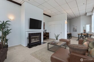 417 E Pine St, Unit 309 in Seattle, WA - Foto de edificio - Building Photo