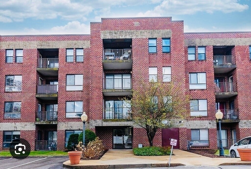 14 Heron St, Unit 410 in Boston, MA - Building Photo