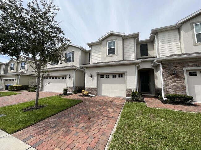 33 Mayo Ct in Oviedo, FL - Foto de edificio - Building Photo