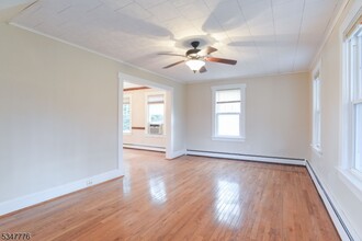 373 W Crescent Ave in Allendale, NJ - Building Photo - Building Photo