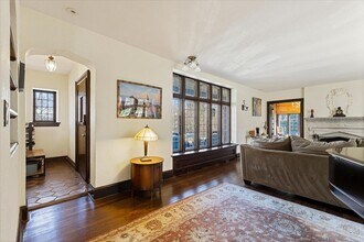 8 Club Way in Hartsdale, NY - Building Photo - Building Photo