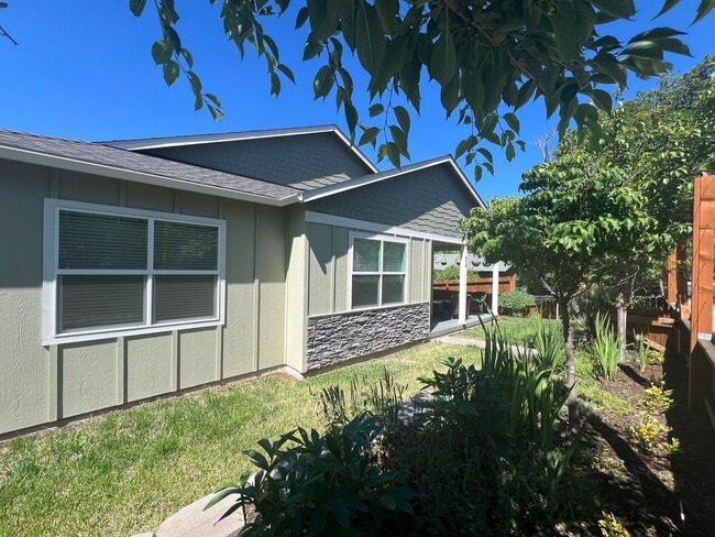 479 E Hersey St in Ashland, OR - Building Photo - Building Photo