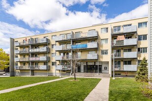 1720 Duff Court Rue in Montréal, QC - Building Photo