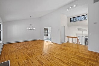 42 Maple Moor Ln in Cortlandt Manor, NY - Building Photo - Building Photo