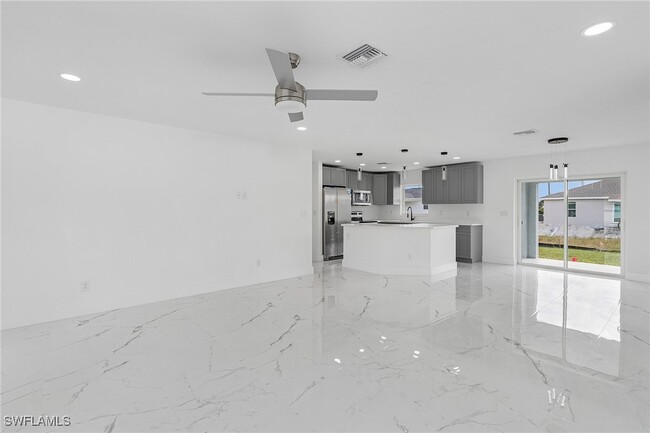 2505 39th St SW in Lehigh Acres, FL - Building Photo - Building Photo