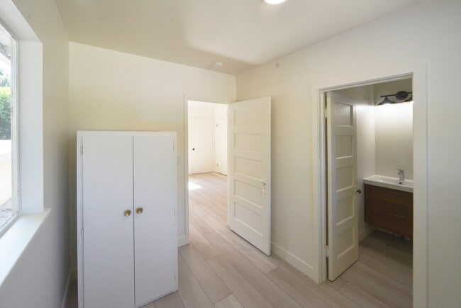 223 S Padre Juan Ave in Ojai, CA - Building Photo - Building Photo