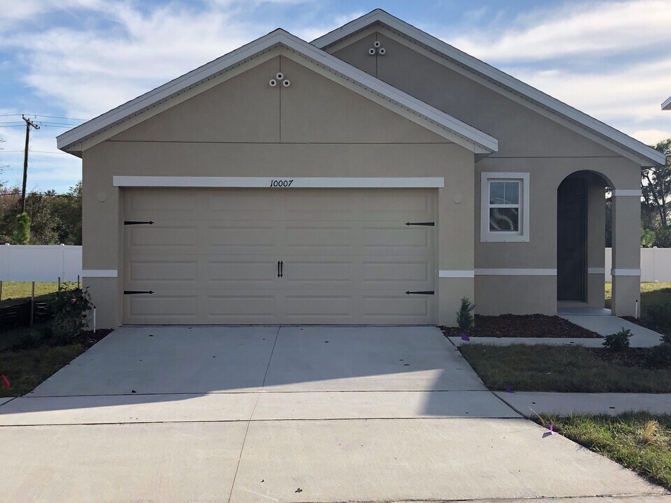 10007 Merry Fawn Ct in Sun City Center, FL - Building Photo