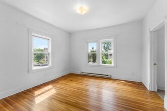 2559 Aldrich Ave S, Unit Upper in Minneapolis, MN - Building Photo - Building Photo