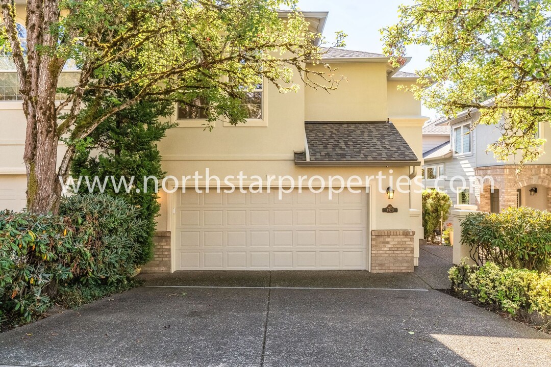 4920 Mulholland Dr in Lake Oswego, OR - Building Photo