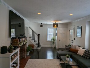 98 Rock Glen Rd in Medford, MA - Building Photo - Building Photo