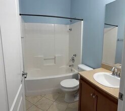 28063 Catherine Dr, Unit Beautiful Condo in Santa Clarita, CA - Building Photo - Building Photo