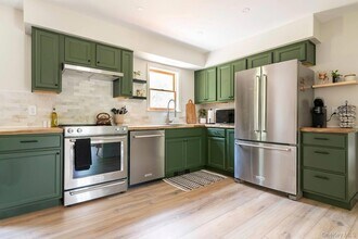 18 Burnt Meadows Rd in Gardiner, NY - Building Photo - Building Photo