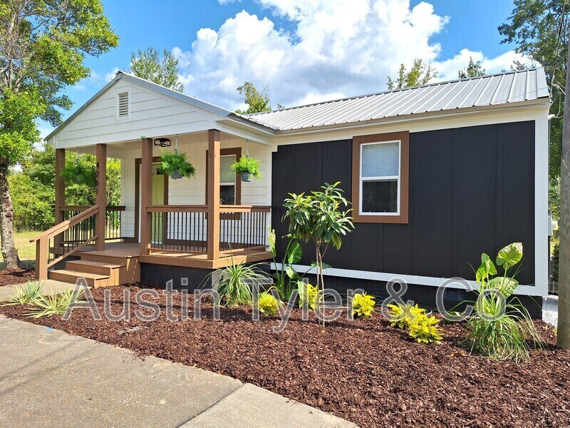 4261 Kelson Ave in Marianna, FL - Building Photo