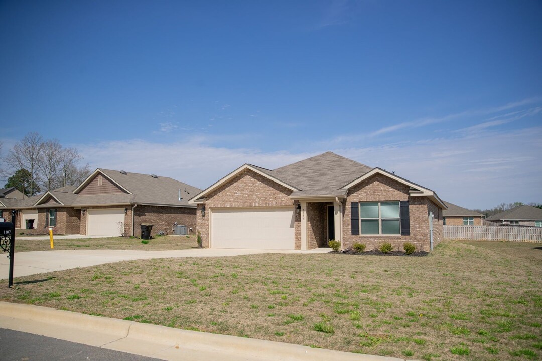 1107 Quail Holw Rd in Cullman, AL - Building Photo
