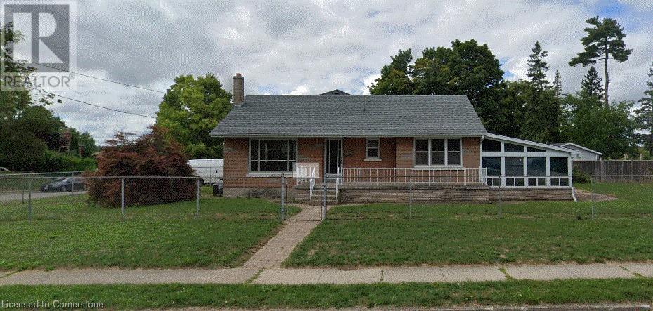 88 Henry St in Cambridge, ON - Building Photo