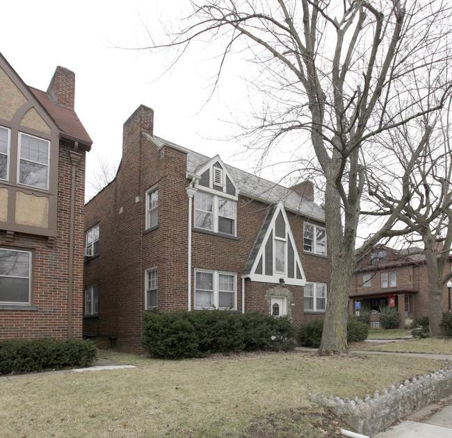 3108 Indianola Ave in Columbus, OH - Foto de edificio - Building Photo