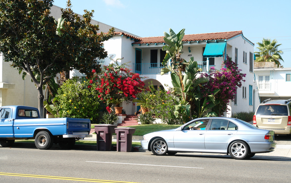 1425 E Broadway in Glendale, CA - Building Photo