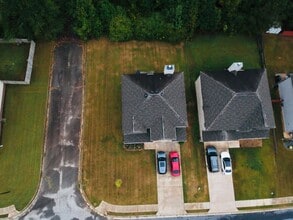 1093 Hartwell Rd in Locust Grove, GA - Building Photo - Building Photo