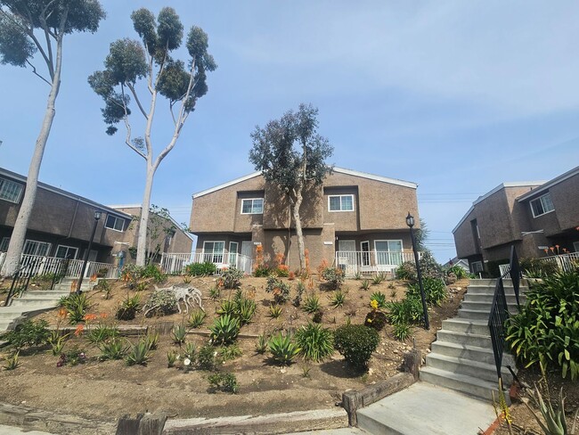 property at 1567 W Jefferson Blvd