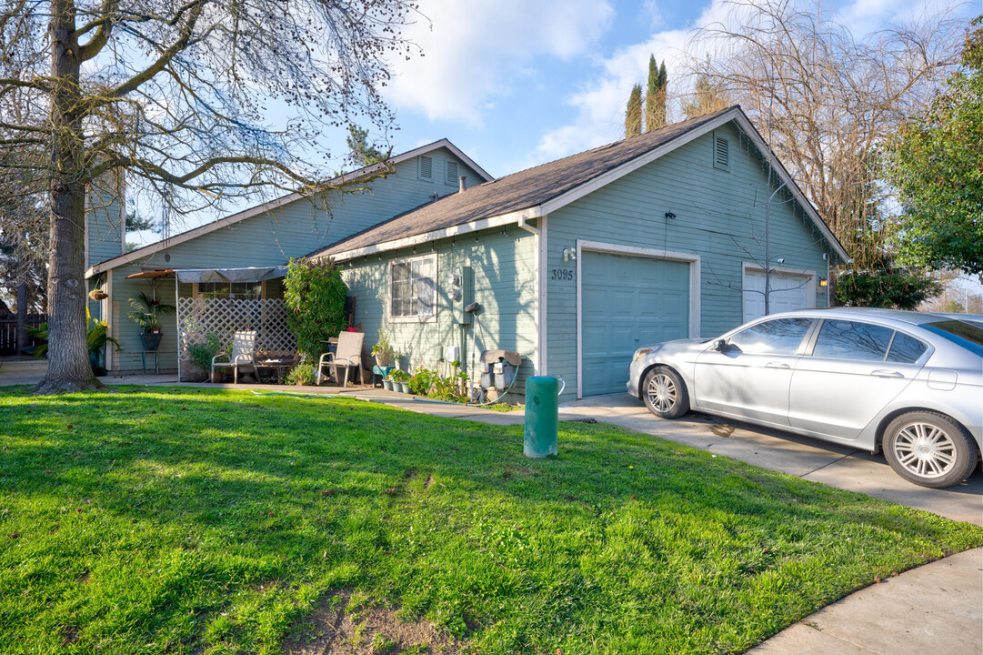 3095 Beverly Ct in Merced, CA - Building Photo