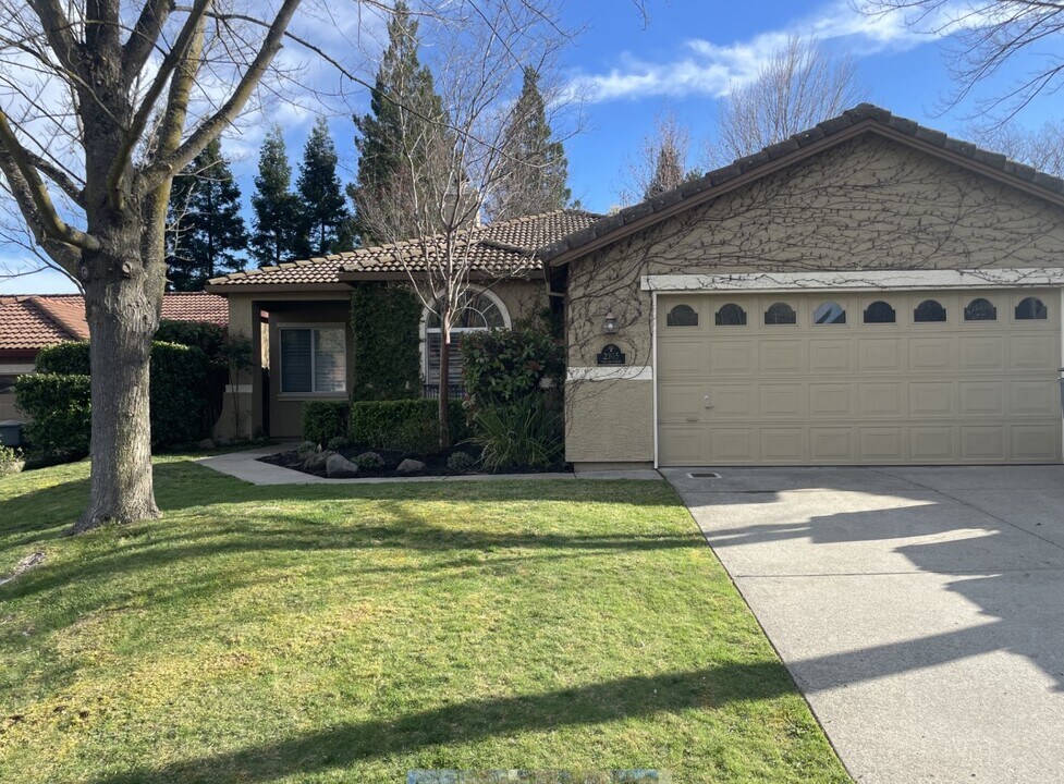 2305 Stefanie Ct in Rocklin, CA - Building Photo