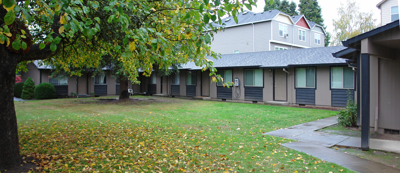 1112 E Main in Hillsboro, OR - Building Photo