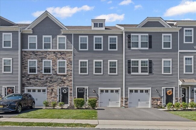 property at 9 Venice Ln