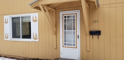 524 Spokane Ave in Whitefish, MT - Foto de edificio - Building Photo