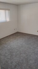 8732 Woodman Way in Sacramento, CA - Building Photo - Building Photo