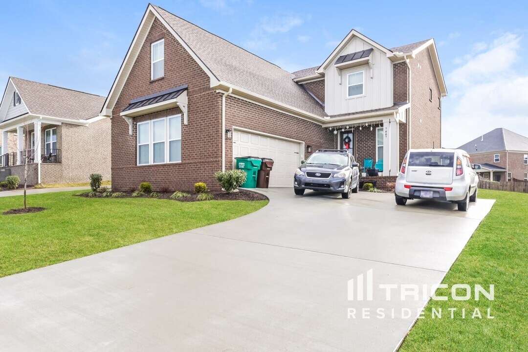7007 Park Knoll Dr in Mount Juliet, TN - Building Photo