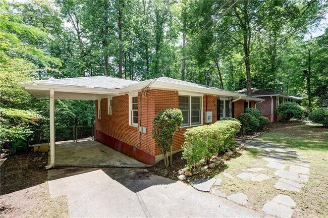 893 Willivee Dr in Decatur, GA - Building Photo - Building Photo