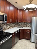 3115 Oakland Shores Dr in Oakland Park, FL - Building Photo