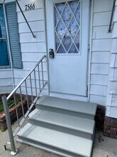 7566 Peyraud Dr in North Fort Myers, FL - Foto de edificio - Building Photo